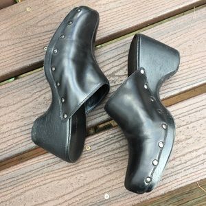 Naturalizer Womens Black Leather Rivet Clogs 8.5